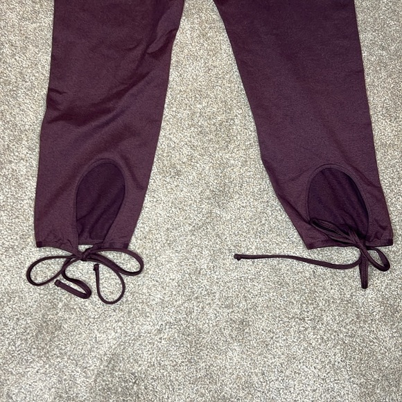 Aerie Chill Play Move Capri Leggings Women's Heathered Purple/Maroon Cutout Ties - Picture 3 of 15